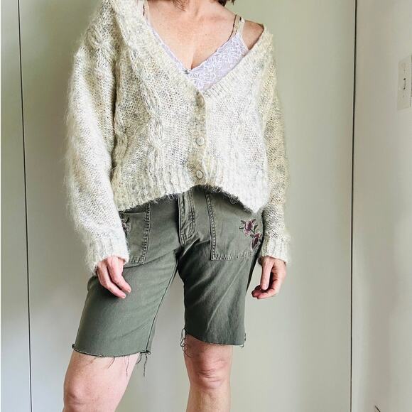 Y2K Abercrombie & Fitch Short Cut off Green Embroidery Detail Military Size 8 - Picture 1 of 10